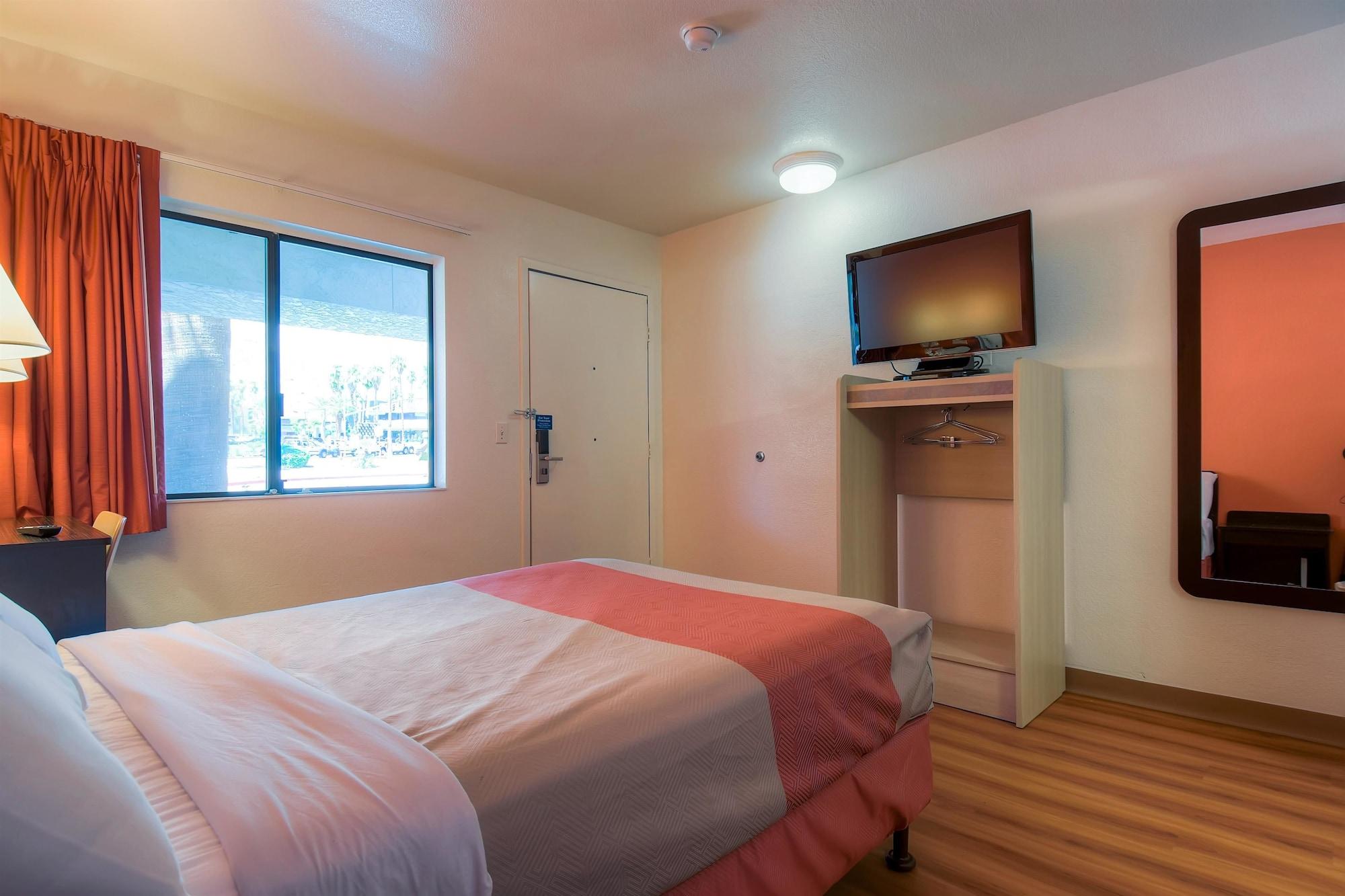 Motel 6-Palm Springs, Ca - Downtown Ngoại thất bức ảnh