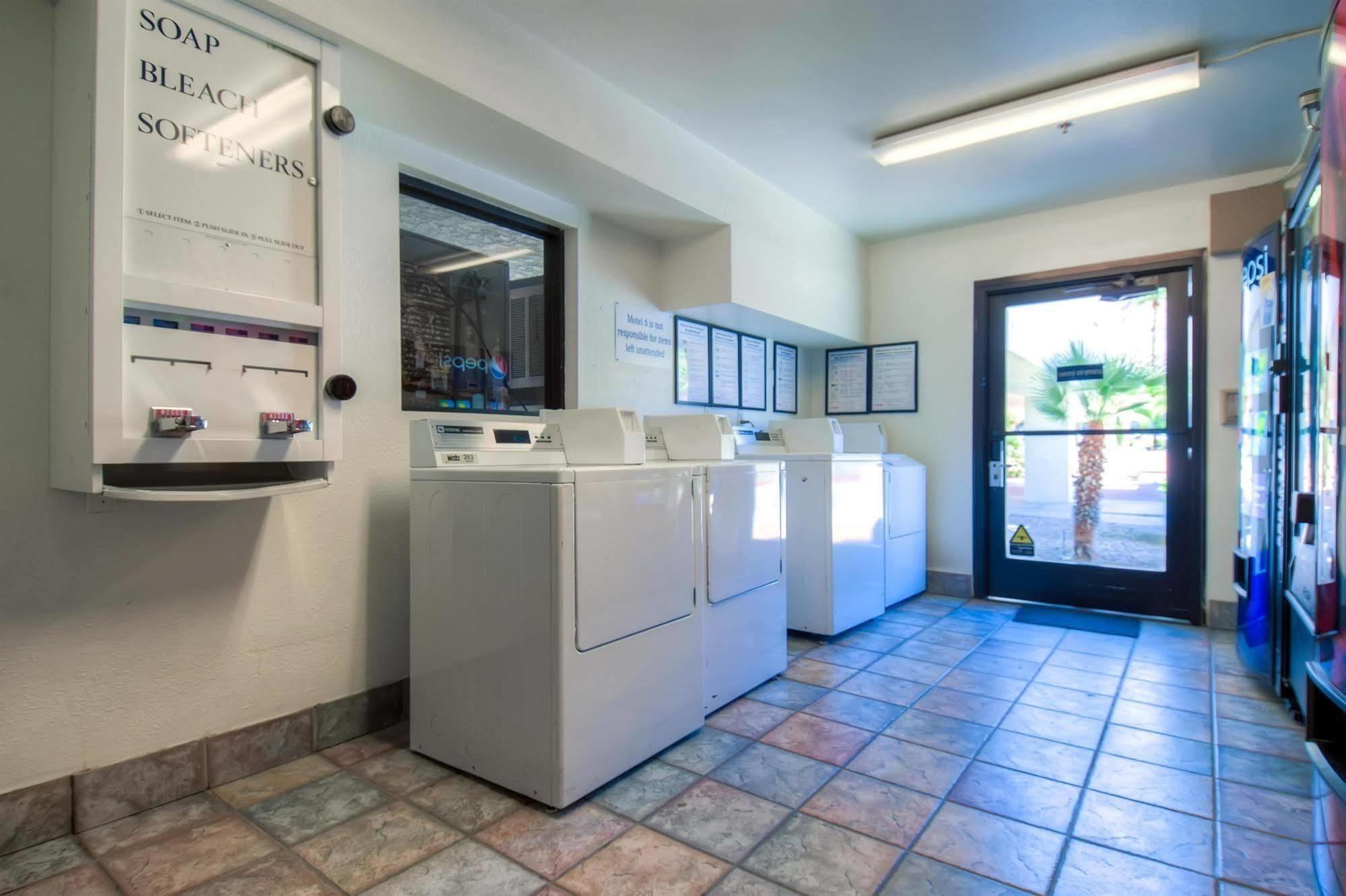 Motel 6-Palm Springs, Ca - Downtown Ngoại thất bức ảnh